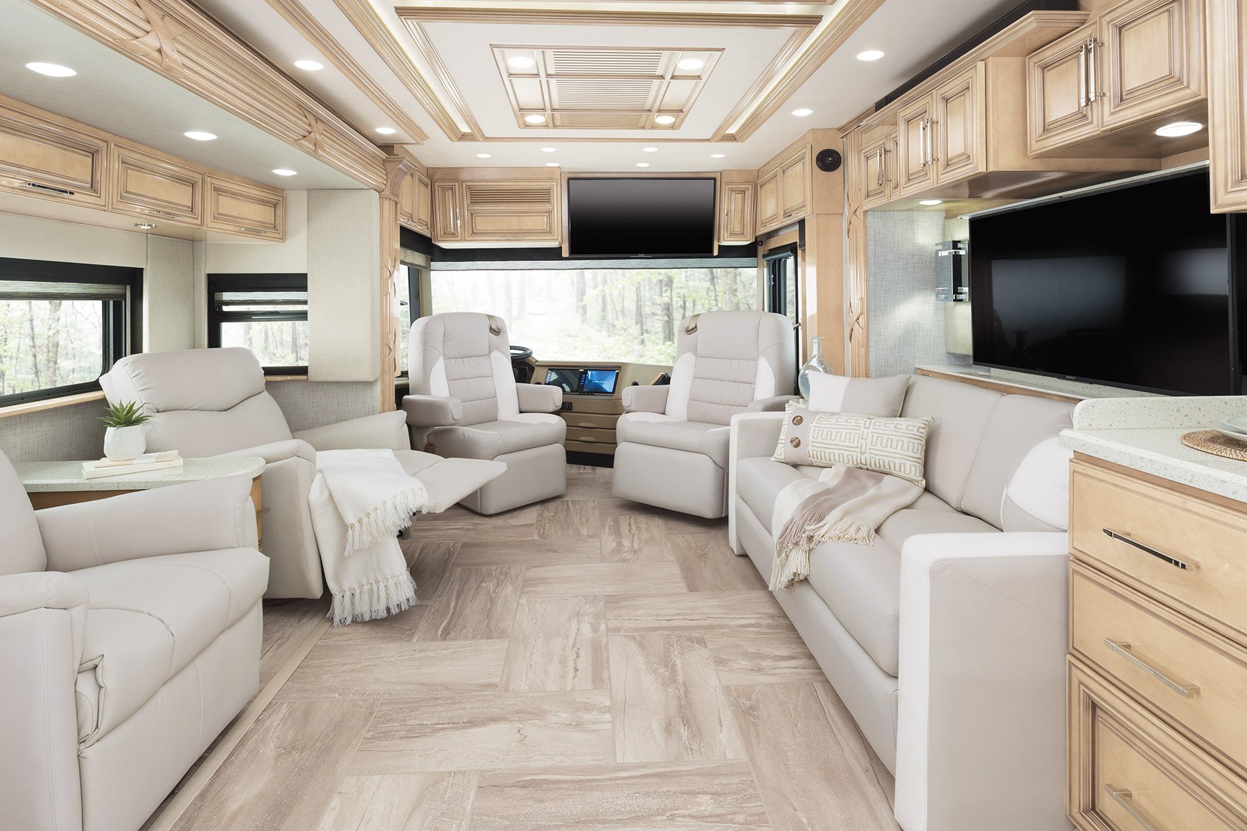 2019-mountain-aire-livingroom 2019 Mountain Aire livingroom image